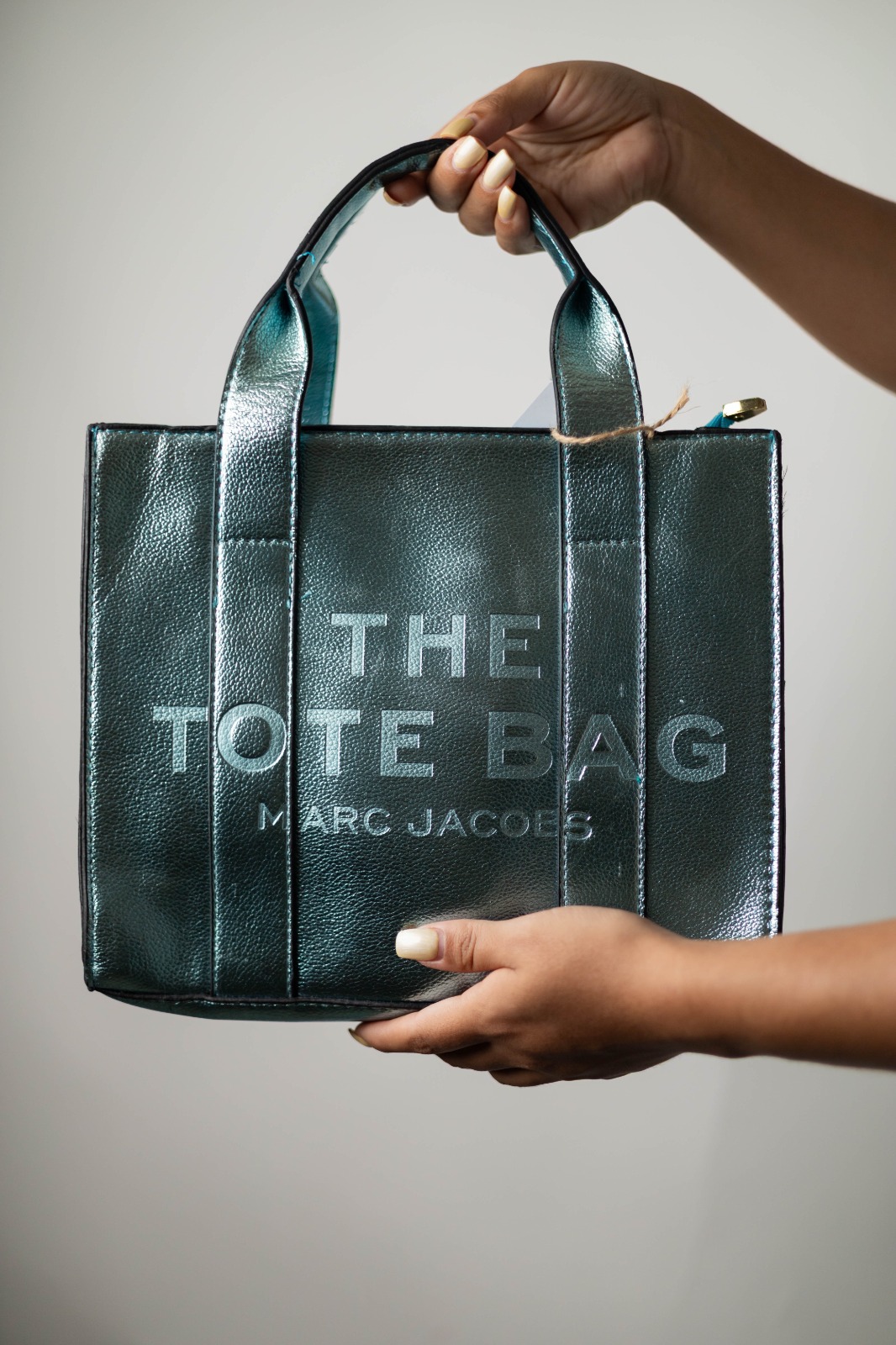 1b89507a-67ab-4ac2-a981-01bbb5c19980 BOLSA THE TOTE BAG AZUL METALICA