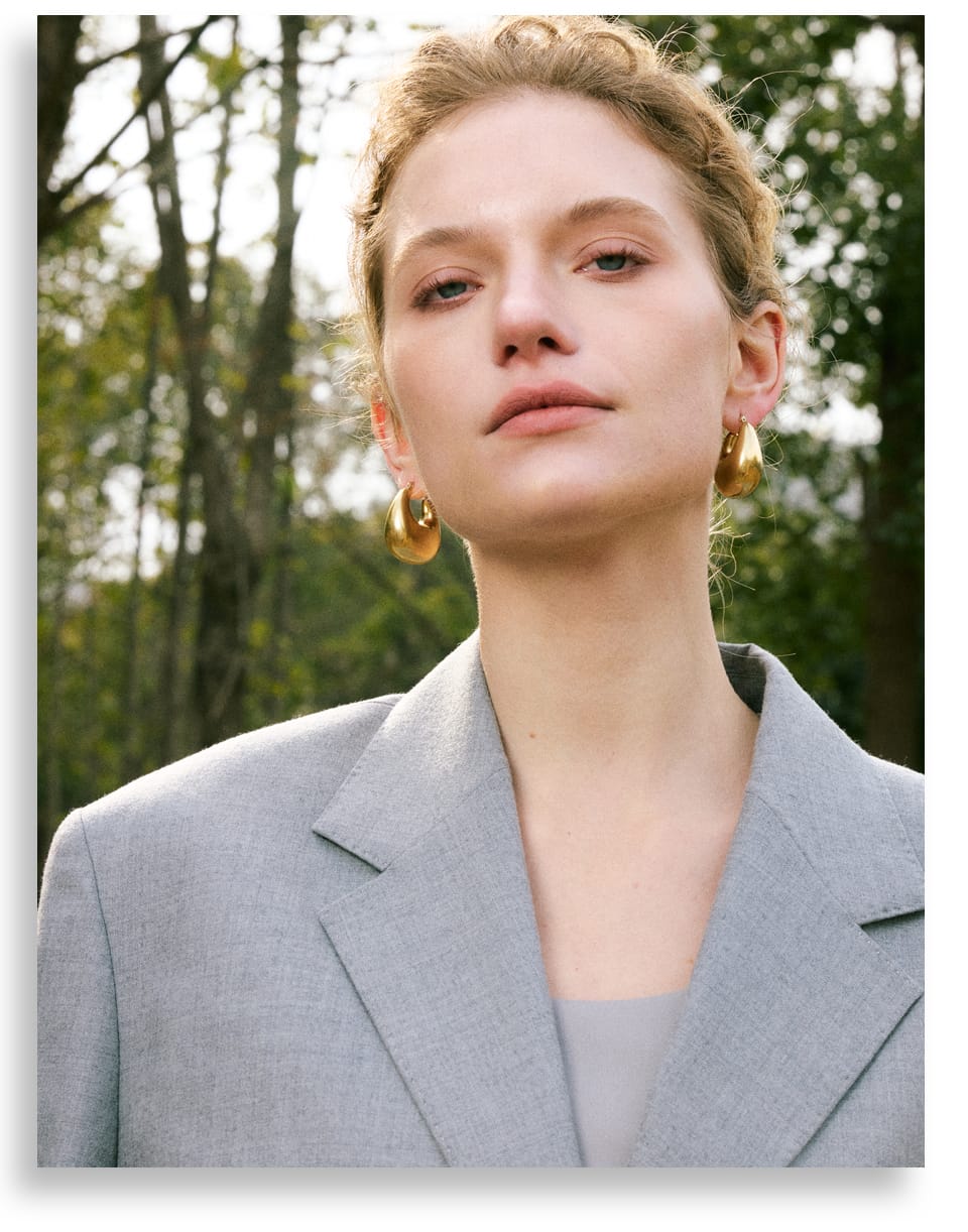 WhatsApp Image 2025-09-14 at 11.59.38 AM Huggie grueso dorado