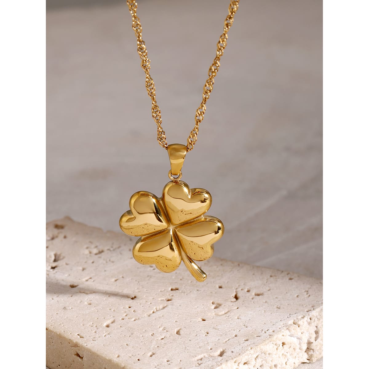 WhatsApp Image 2025-09-14 at 4.31.09 PM COLLAR TREBOL