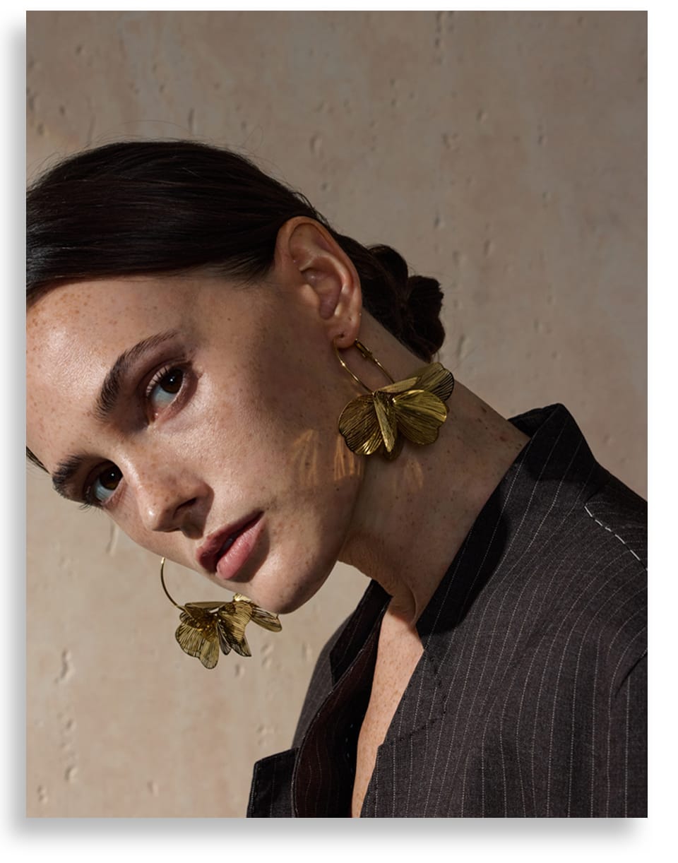 WhatsApp Image 2025-09-14 at 7.56.33 PM (1) ARGOLLA FLOR DORADA