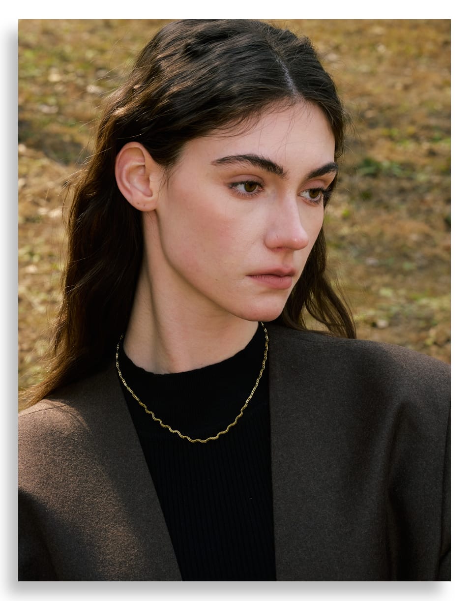 WhatsApp Image 2025-09-14 at 8.41.43 AM (2) Cadena elegante dorada