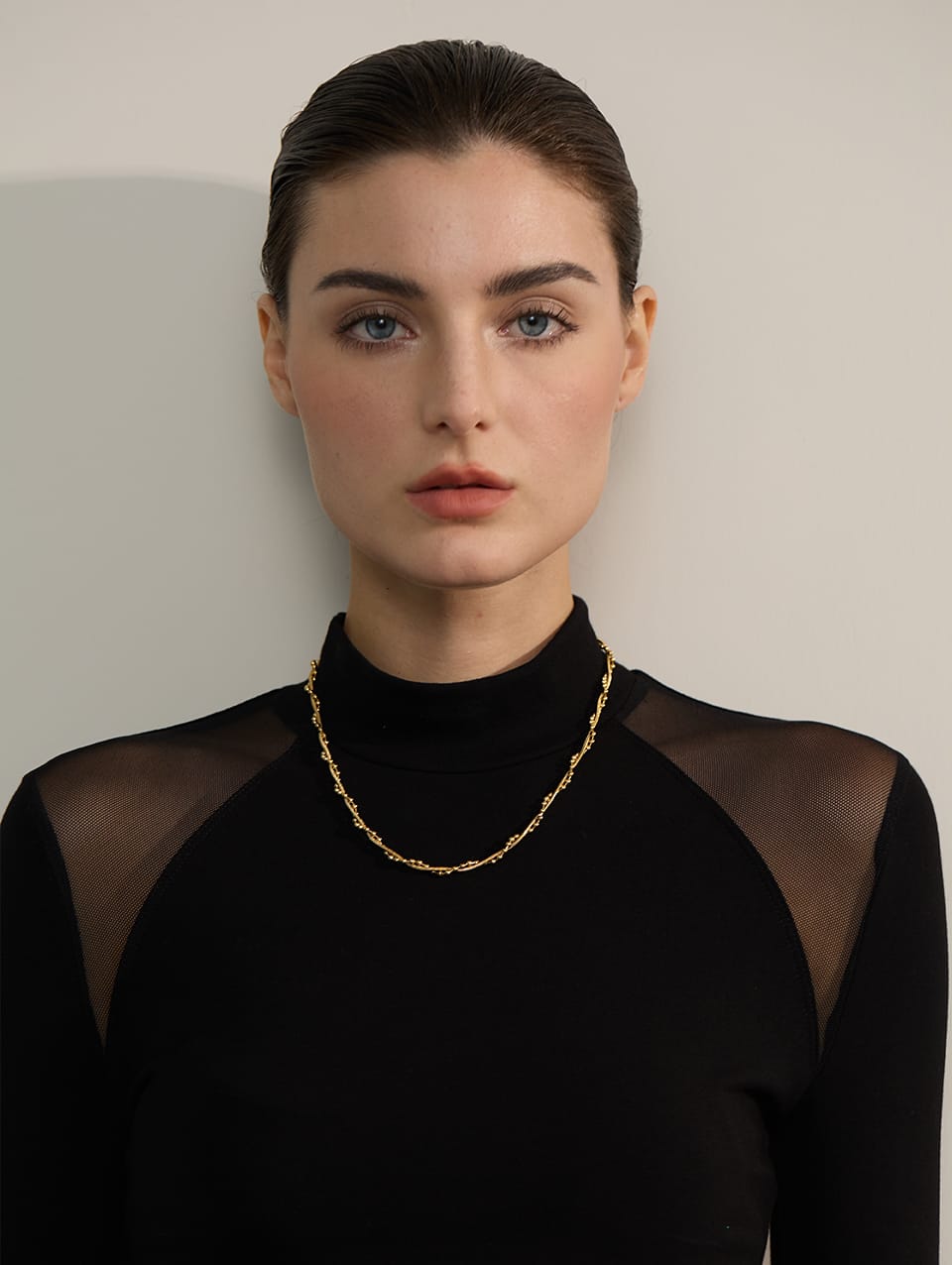 WhatsApp Image 2025-09-14 at 8.41.44 AM (2) COLLAR DOBLE DORADO