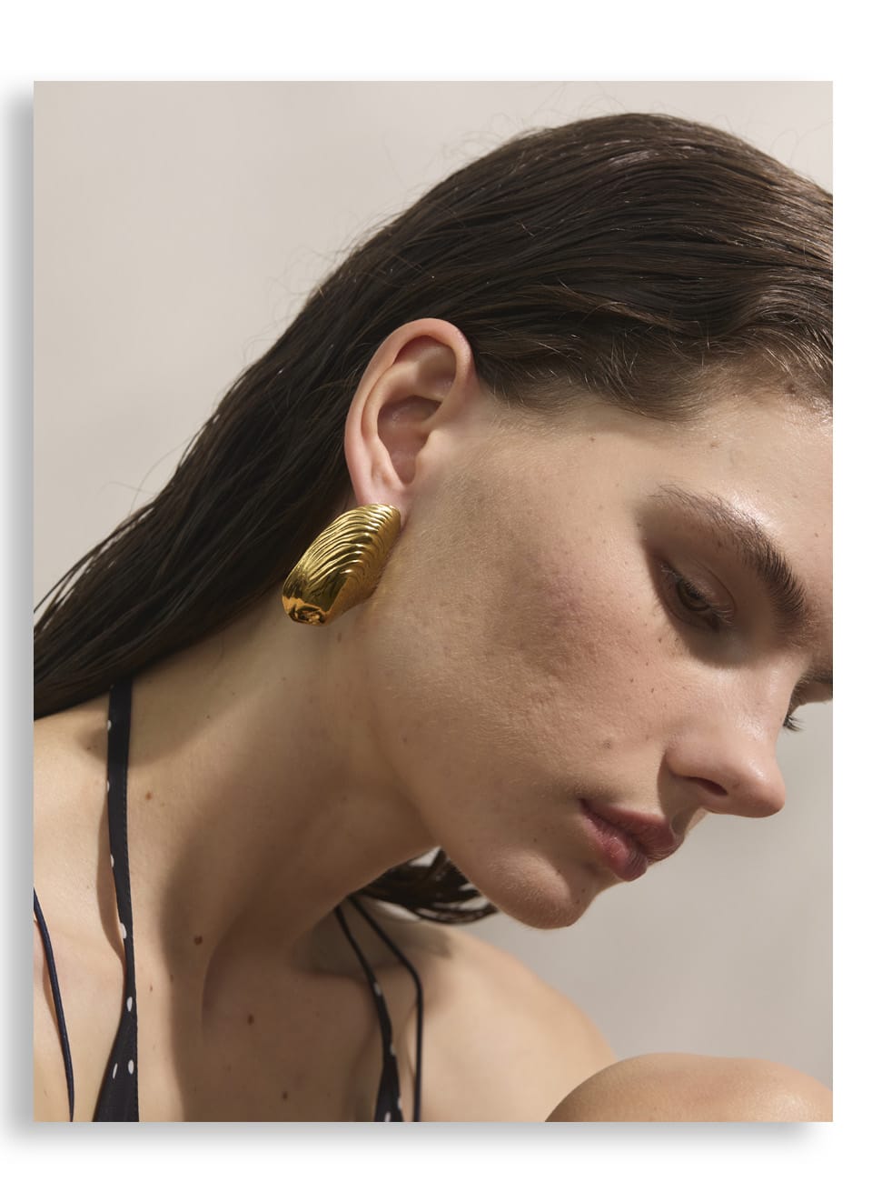 WhatsApp Image 2025-09-14 at 8.44.32 AM (5) ARETES GRANDES DORADO