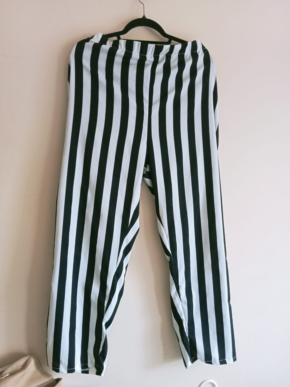 WhatsApp Image 2025-09-16 at 5.14.59 PM PANTALÓN "BEATLEJUICE"