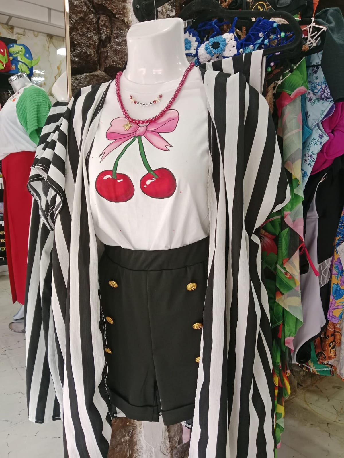 WhatsApp Image 2025-09-16 at 5.24.30 PM (1) SALIDA "BEATLEJUICE"