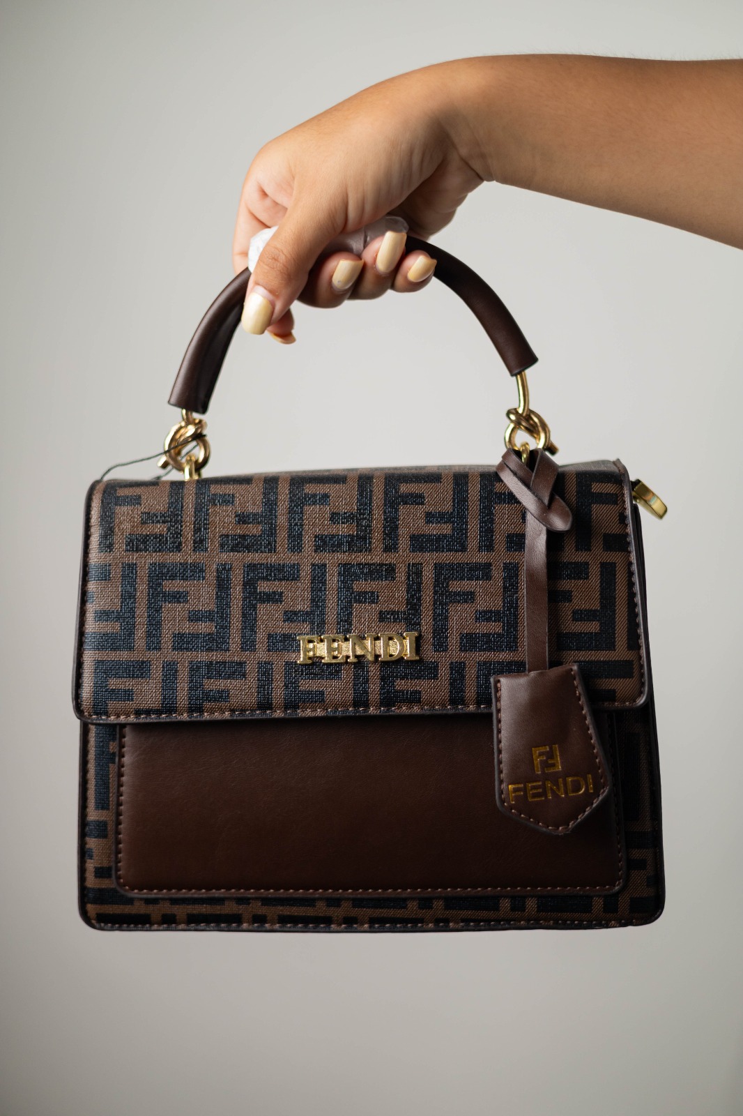 b6bc3baf-621e-4dbc-808e-625aee932bda Bolso FENDI cafe