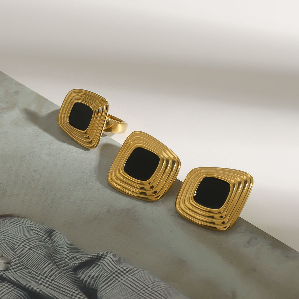 Juego de aretes y anillo #7 negro