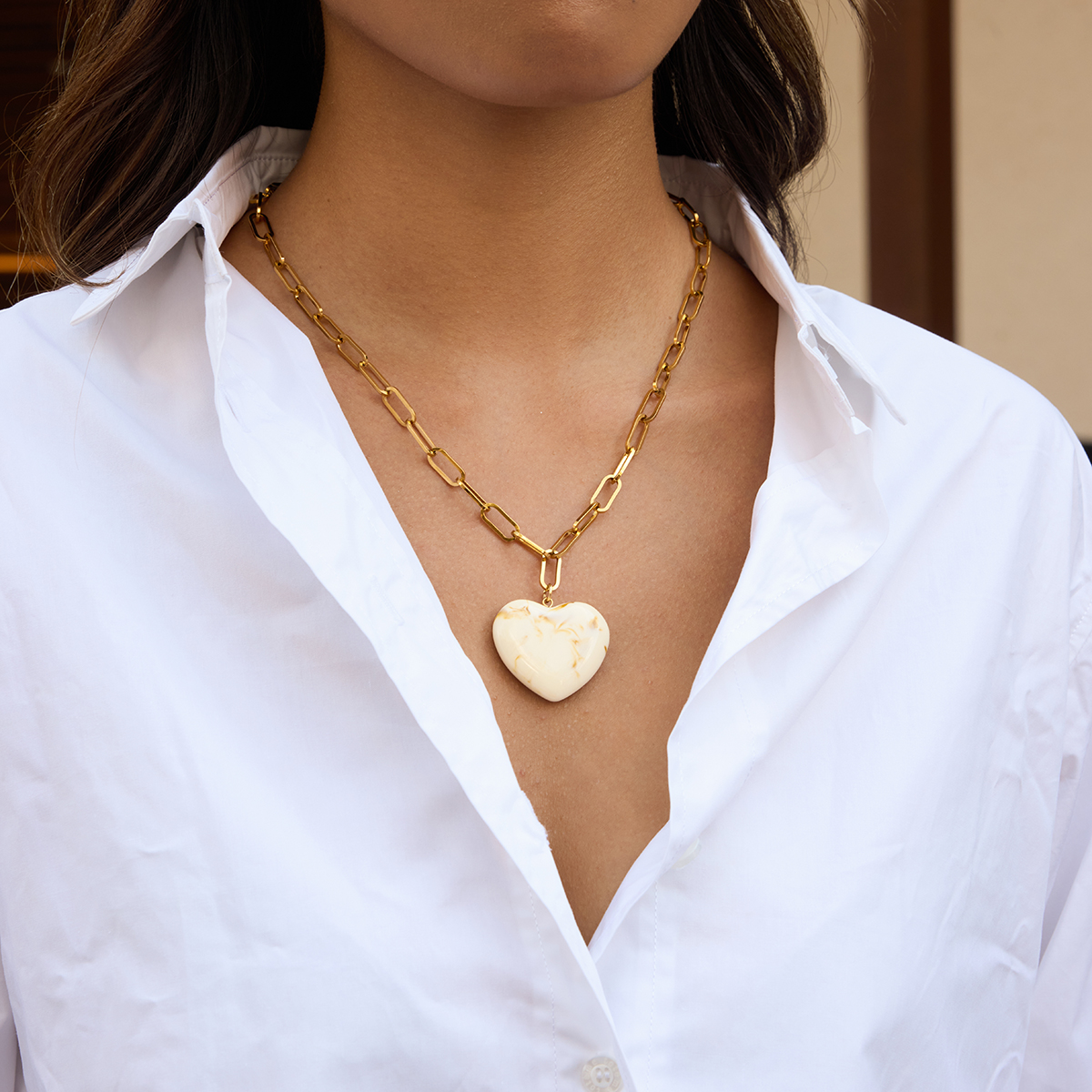Collar corazón beige