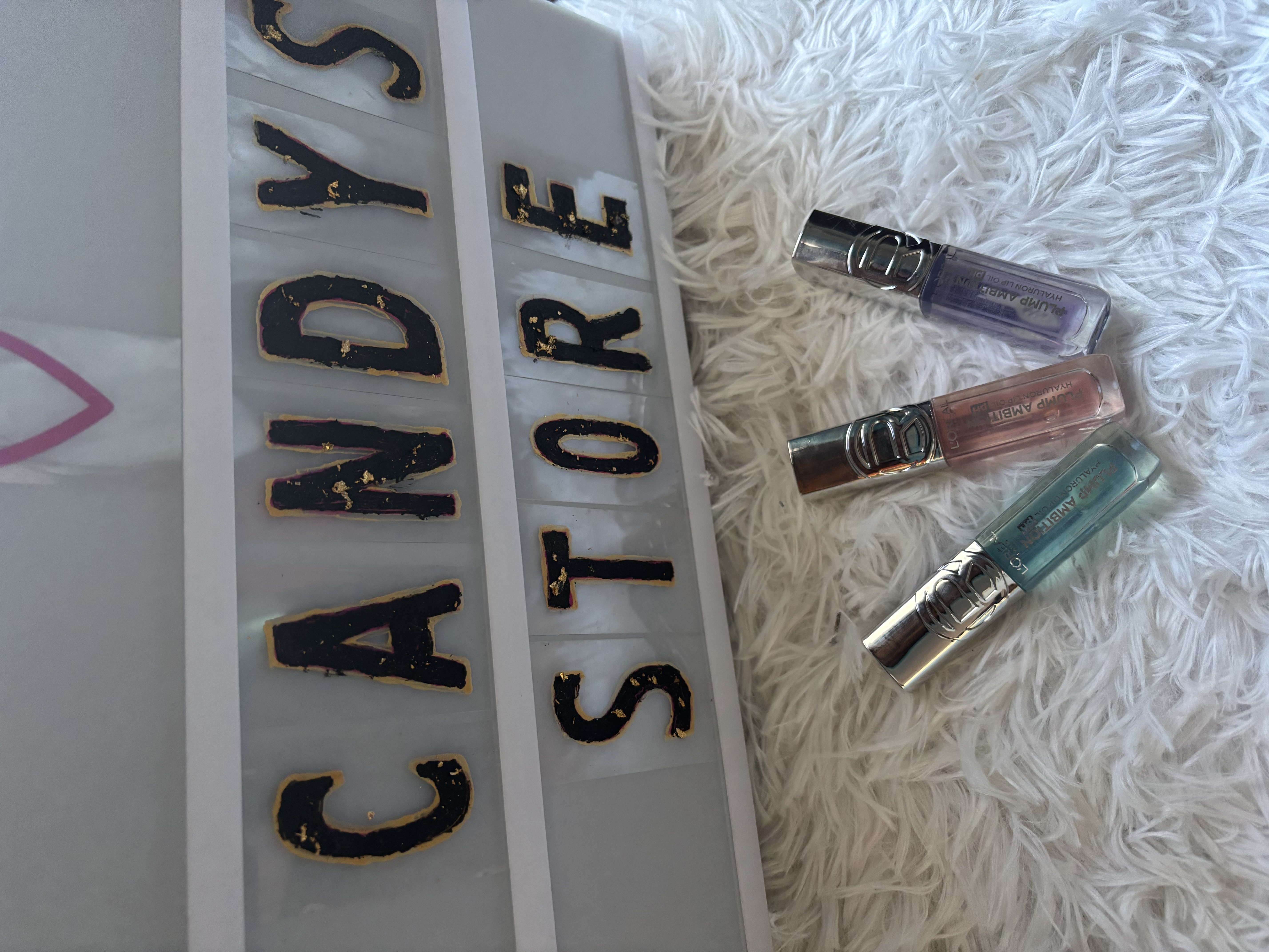 labiales voluminizadores Plump Ambition Hyaluron Lip Oil de L'Oréal Paris.