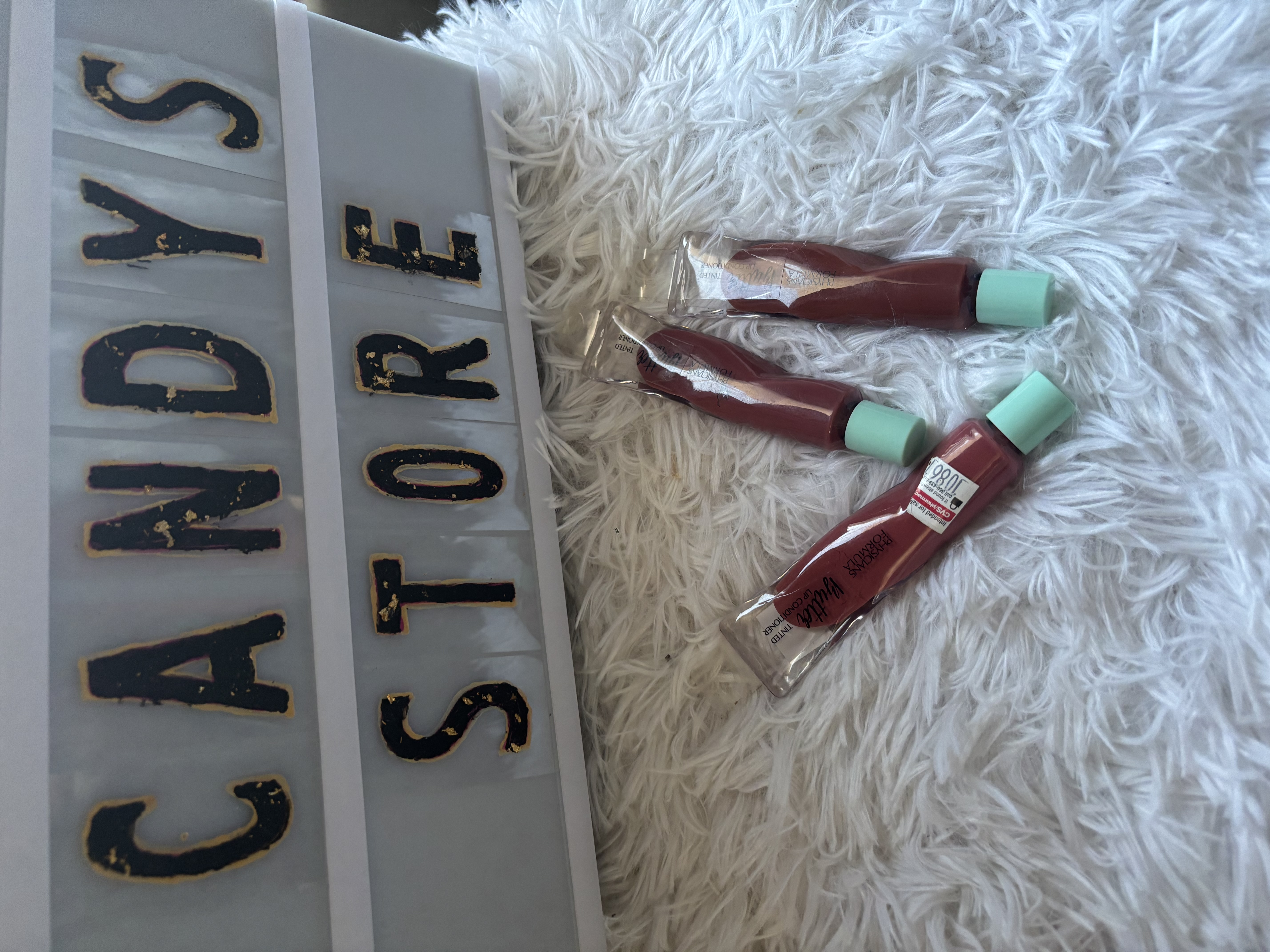 acondicionador labial con color de la línea Butter Physicians Formula.