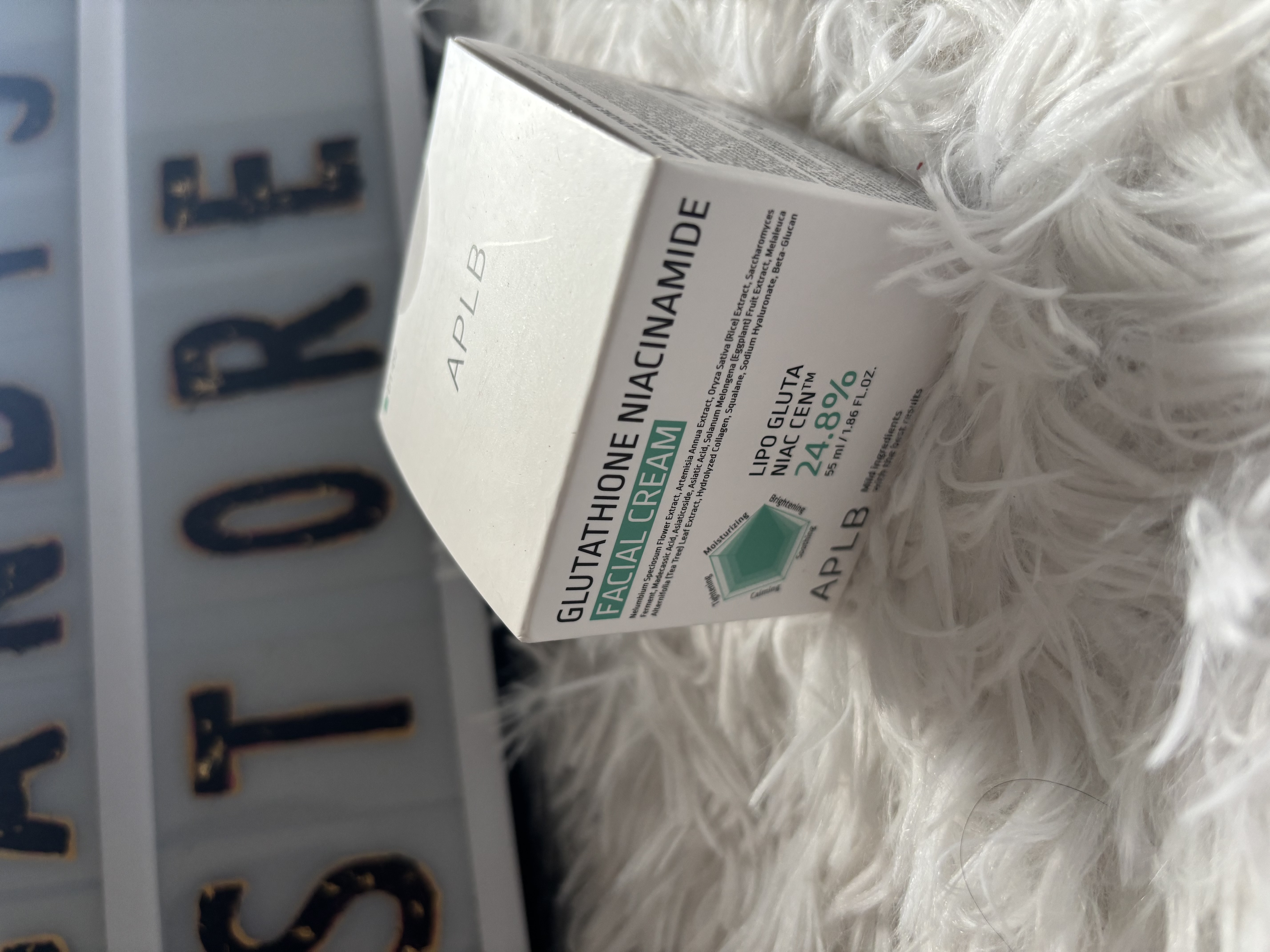 crema facial con glutatión y niacinamida de APLB