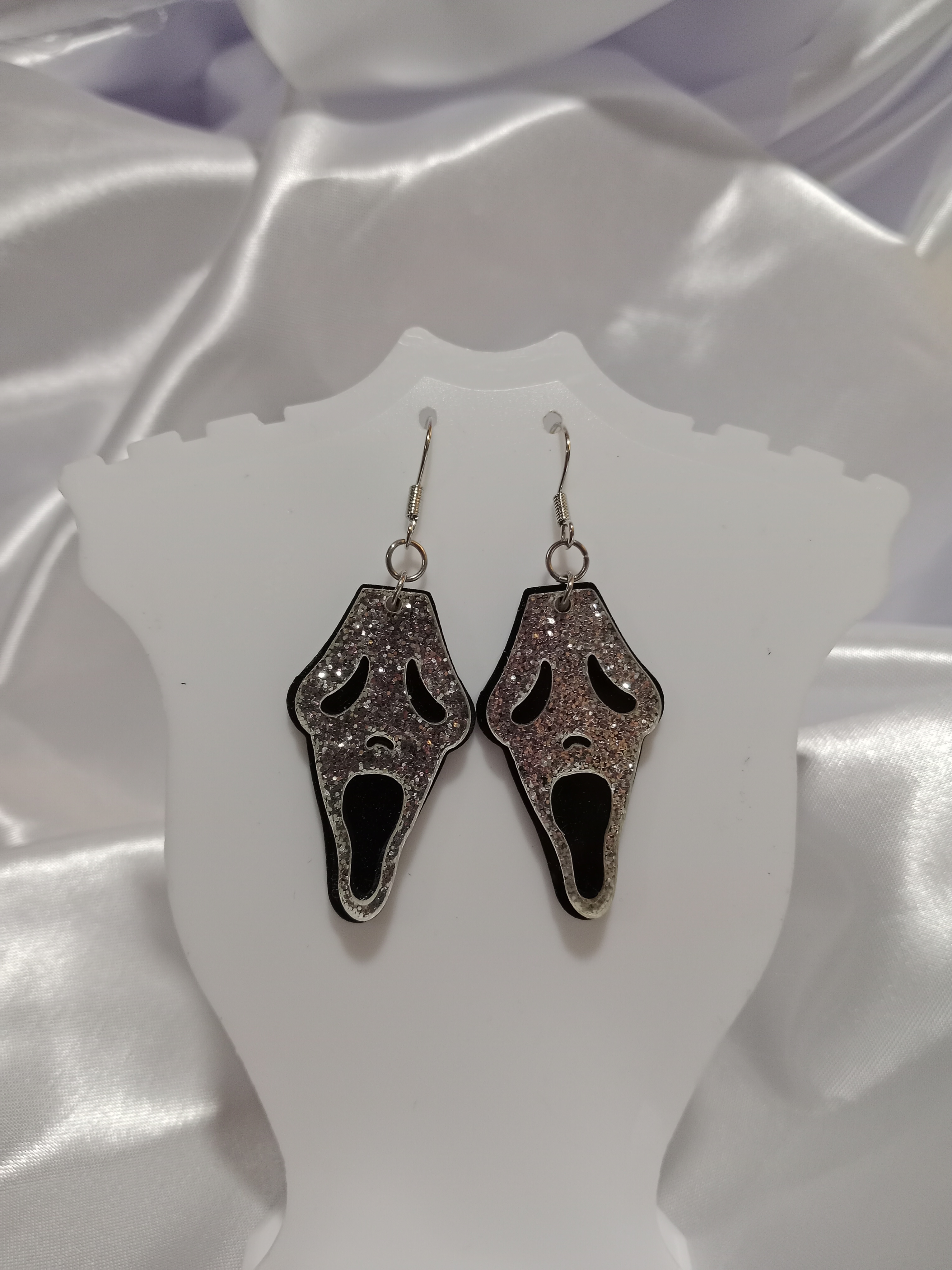 Aretes Ghost Face