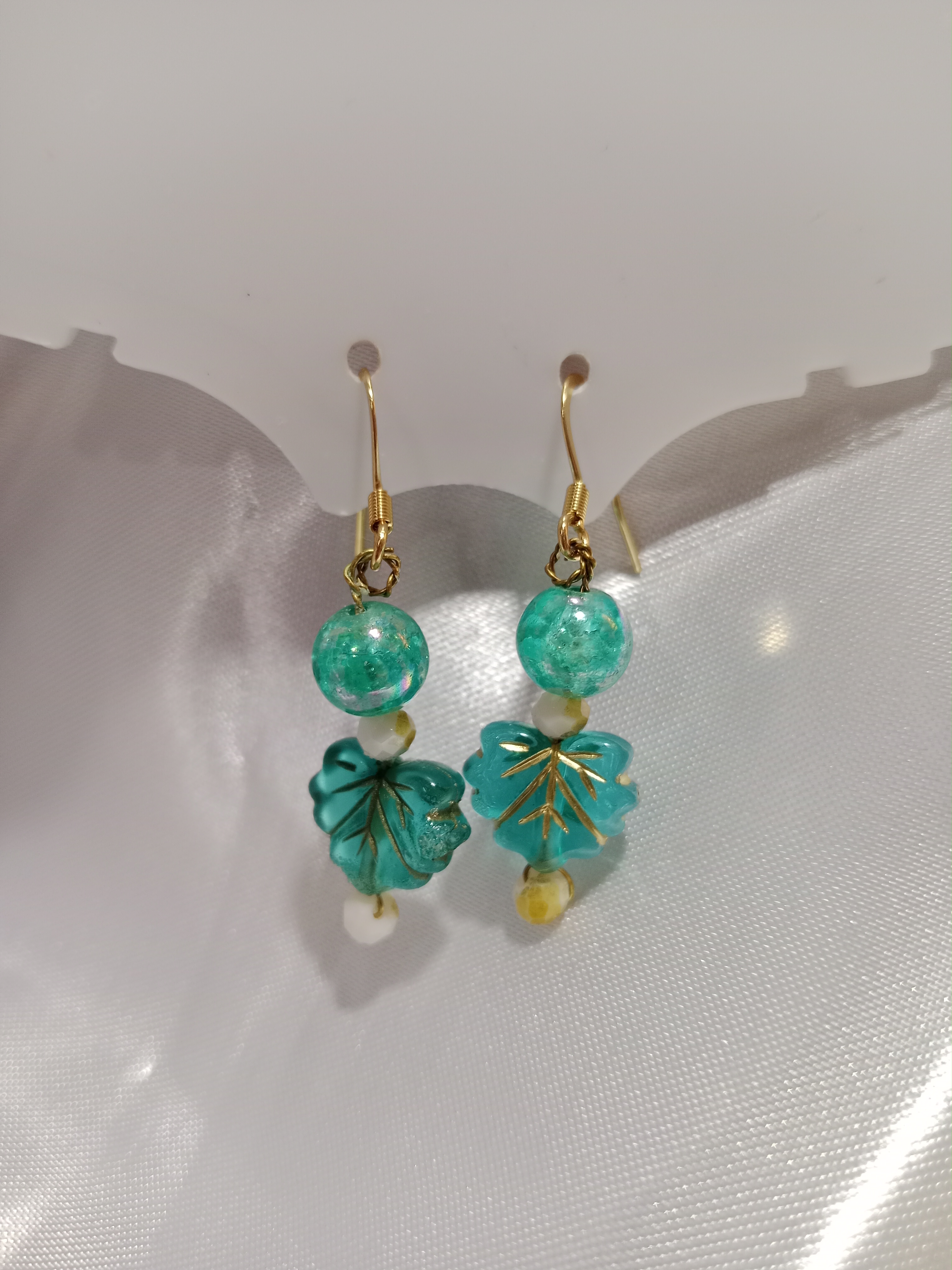 IMG_20251114_120258 Aretes Hojas verdes