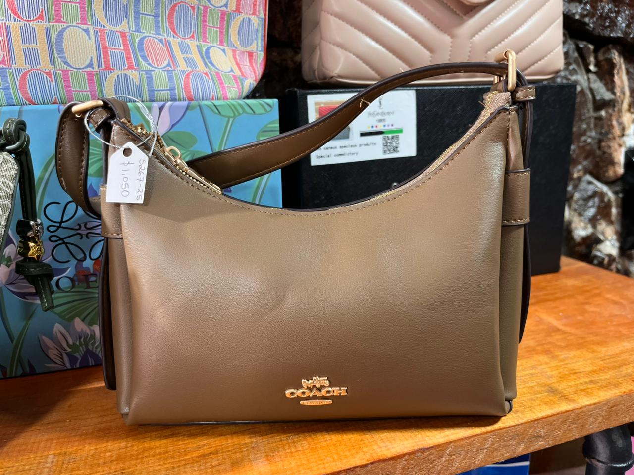 WhatsApp Image 2025-11-10 at 1.29.13 PM Bolsa Coach color Tabaco Lisa