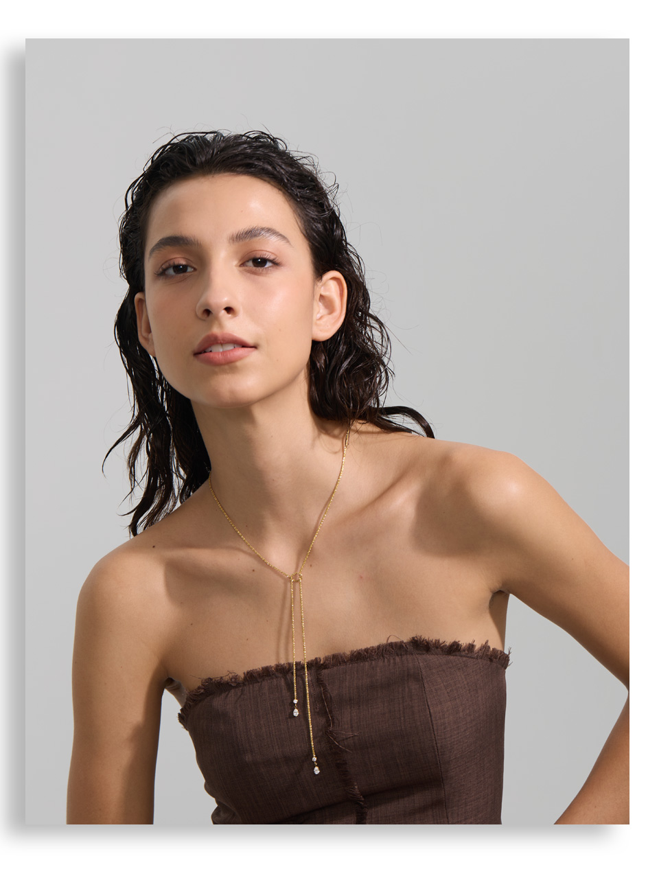 Collar corbatero dorado