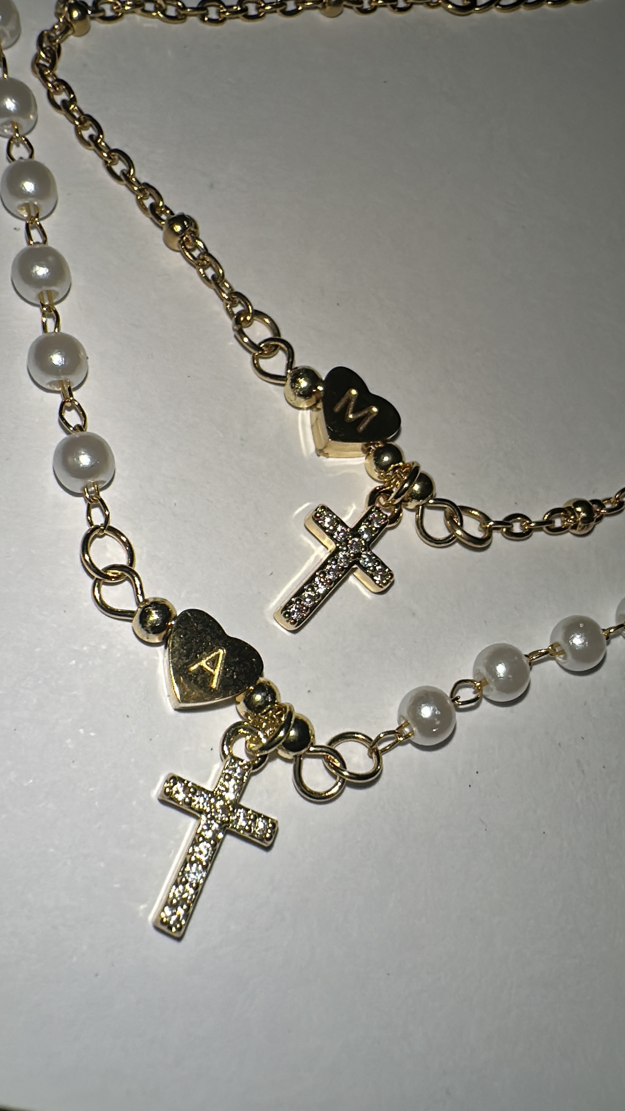 Pulsera Con Cruz y Corazón Con Inicial A Con Perlas