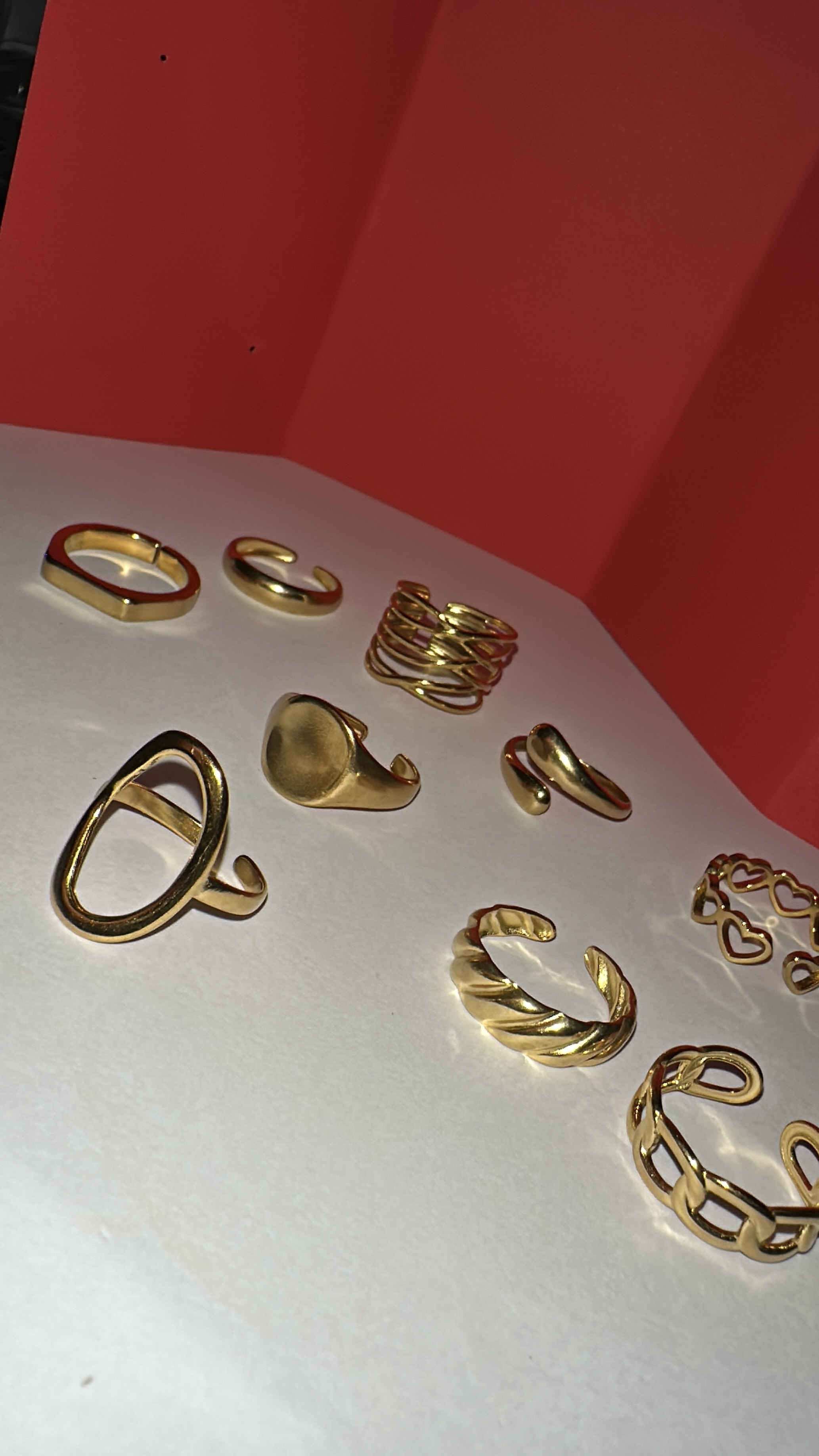 Anillo con Circulo Liso Dorado