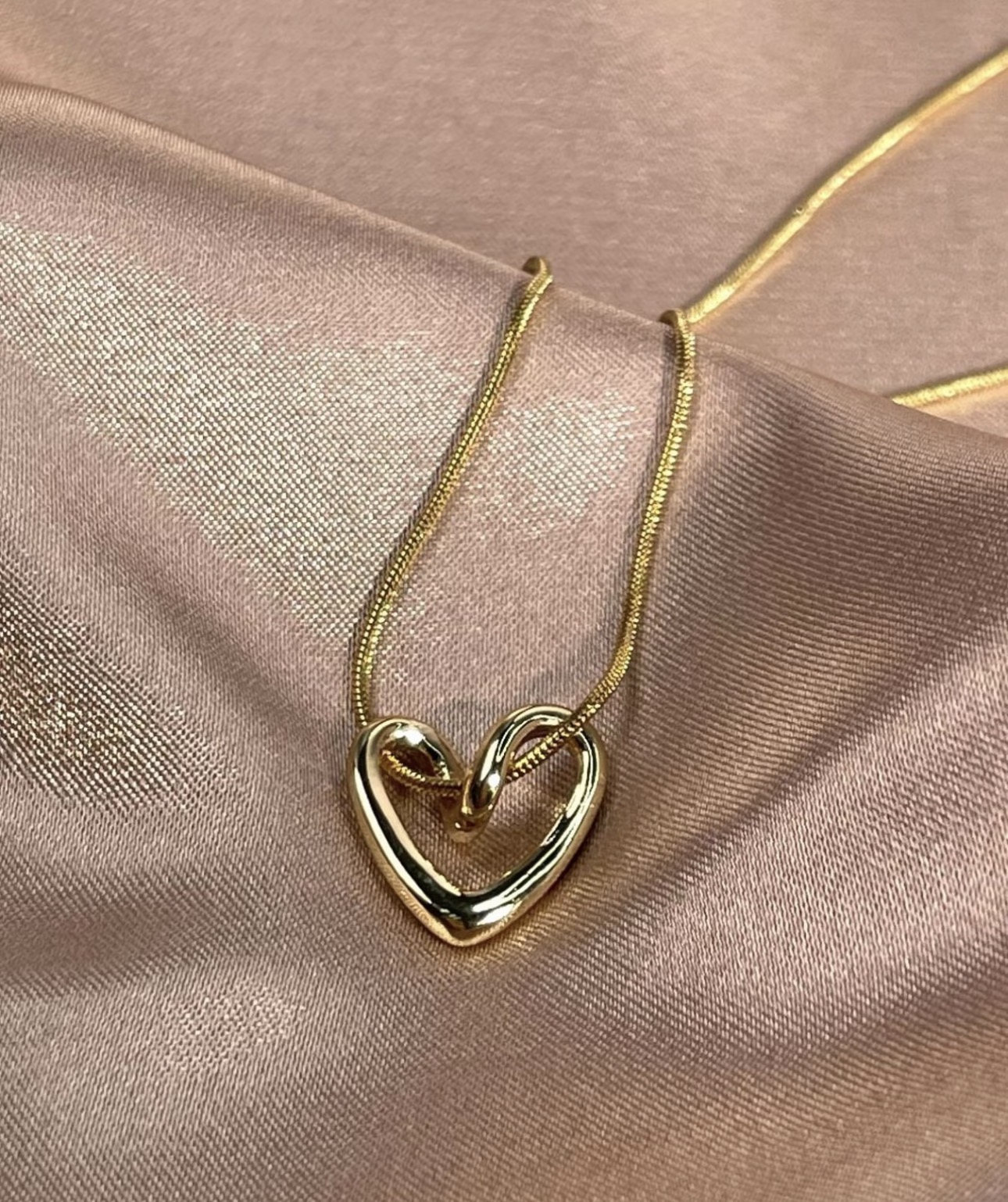 Collar con Corazón Dorado