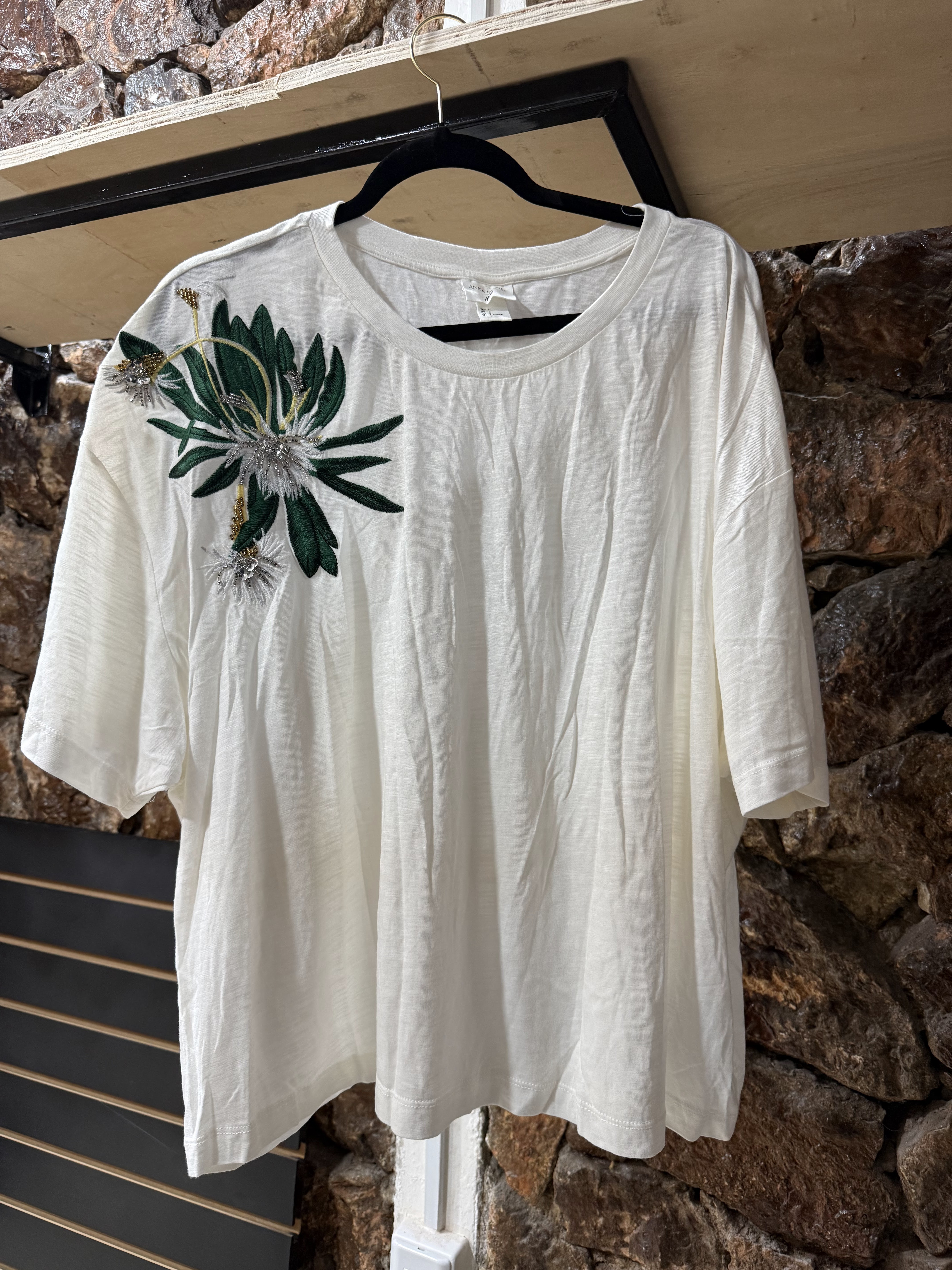 IMG_9455 BLUSA BLANCA FIGURA RAMAS VERDES TALLA GRANDE