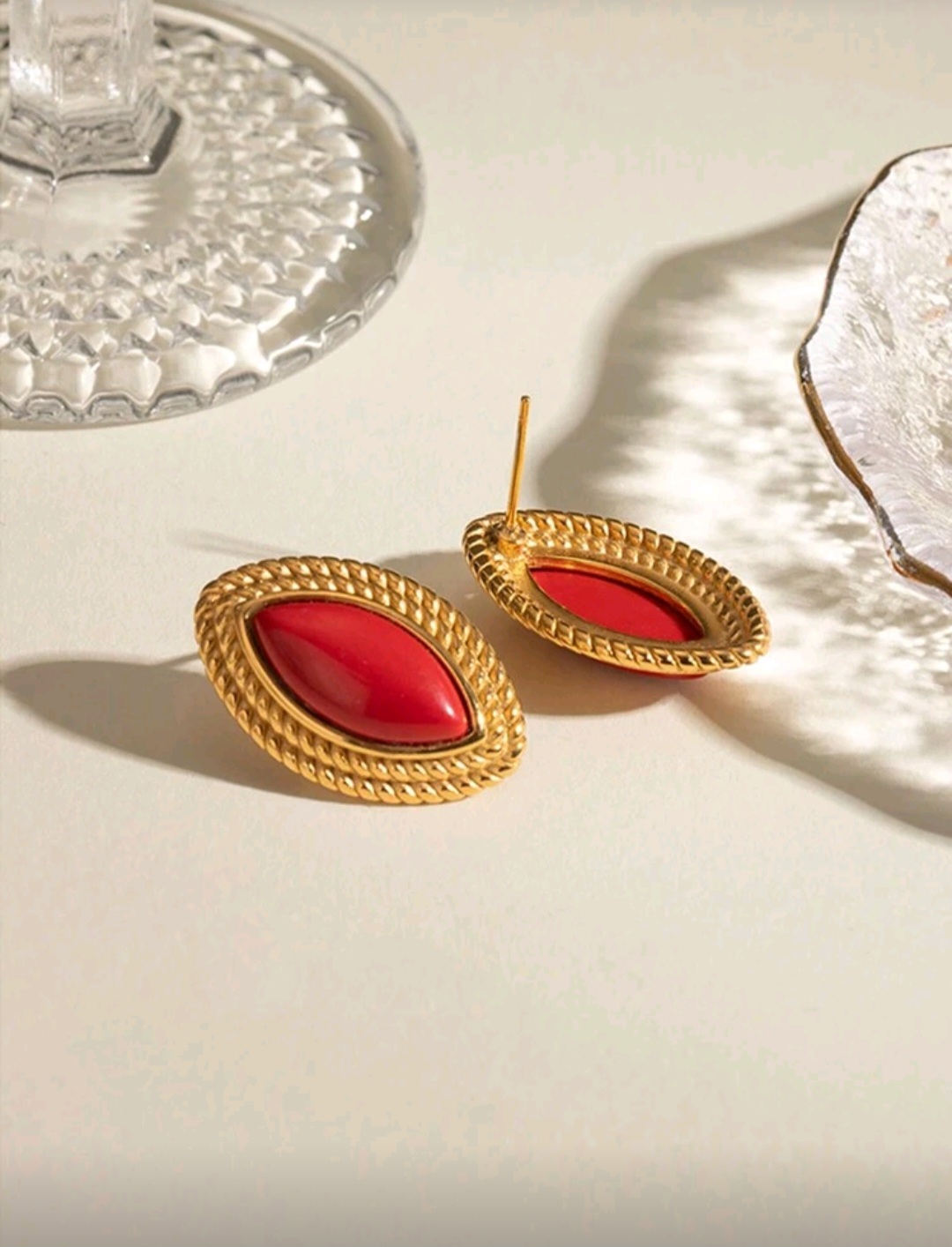 Aretes rojos ovalado