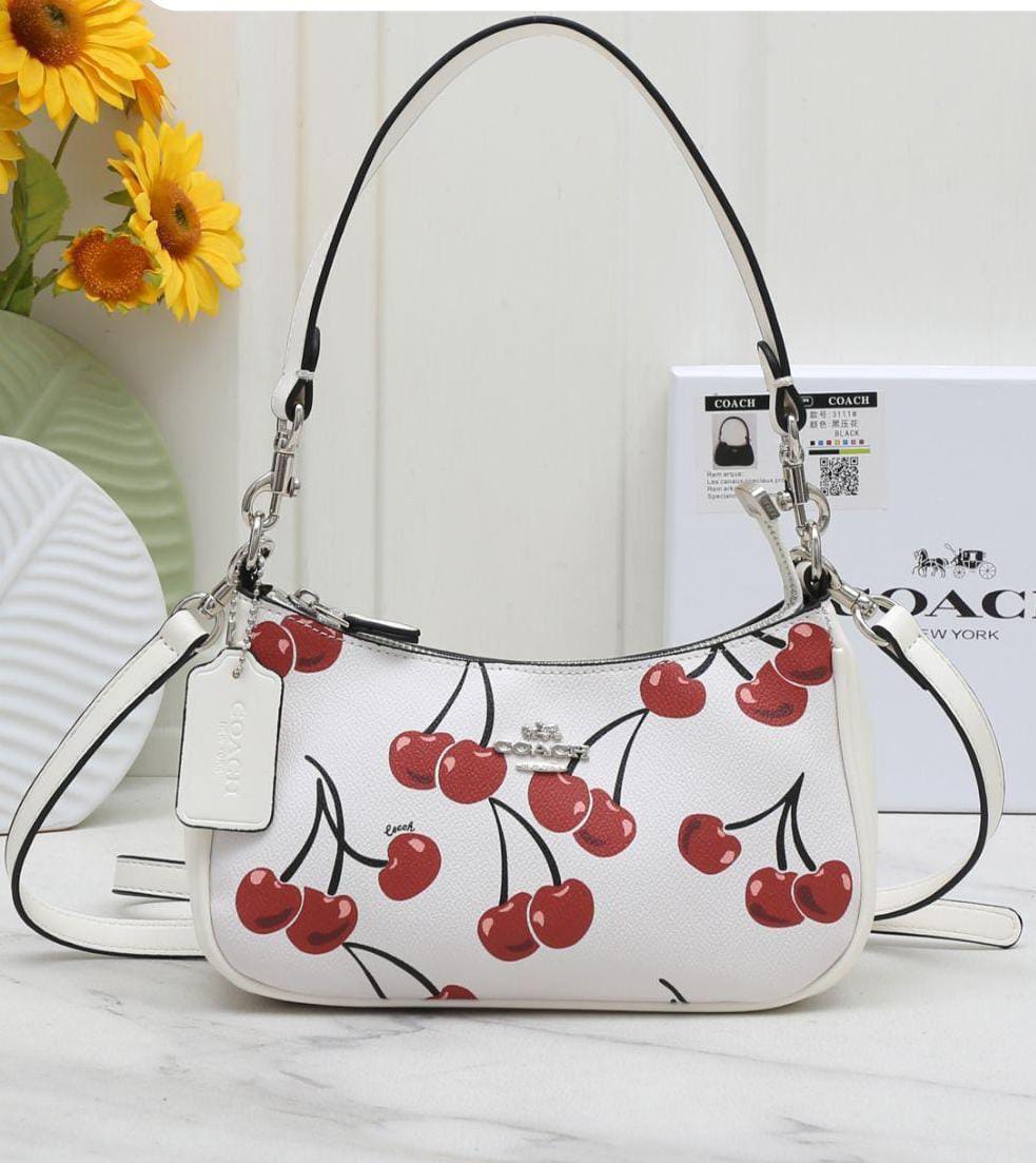 WhatsApp Image 2025-12-18 at 4.28.25 PM Bolsa Coach Teri Monograma Blanca con Cerezas