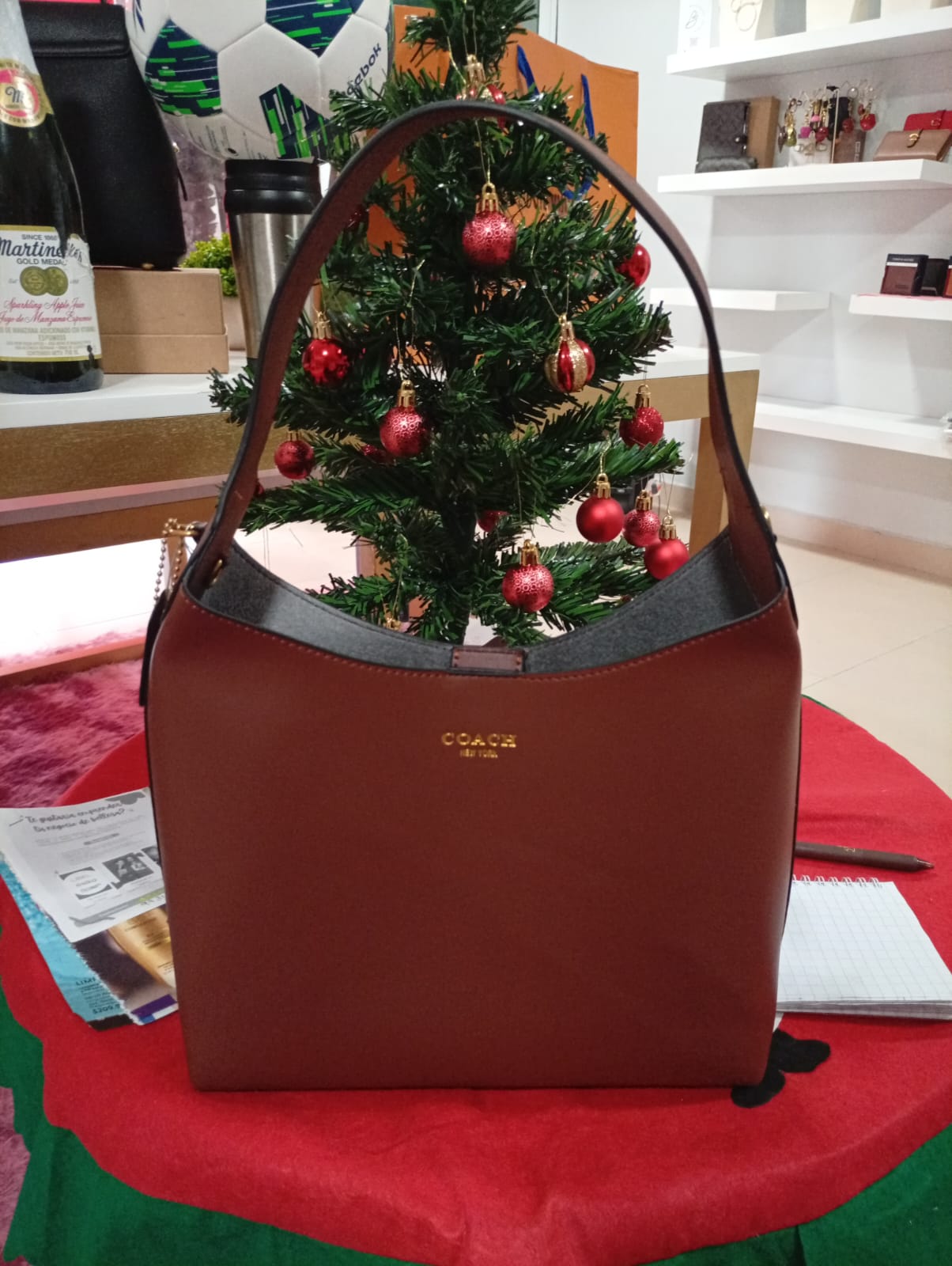 WhatsApp Image 2025-12-18 at 5.12.35 PM Bolsa Coach Shoulder Bag Brooklyn color Cafe