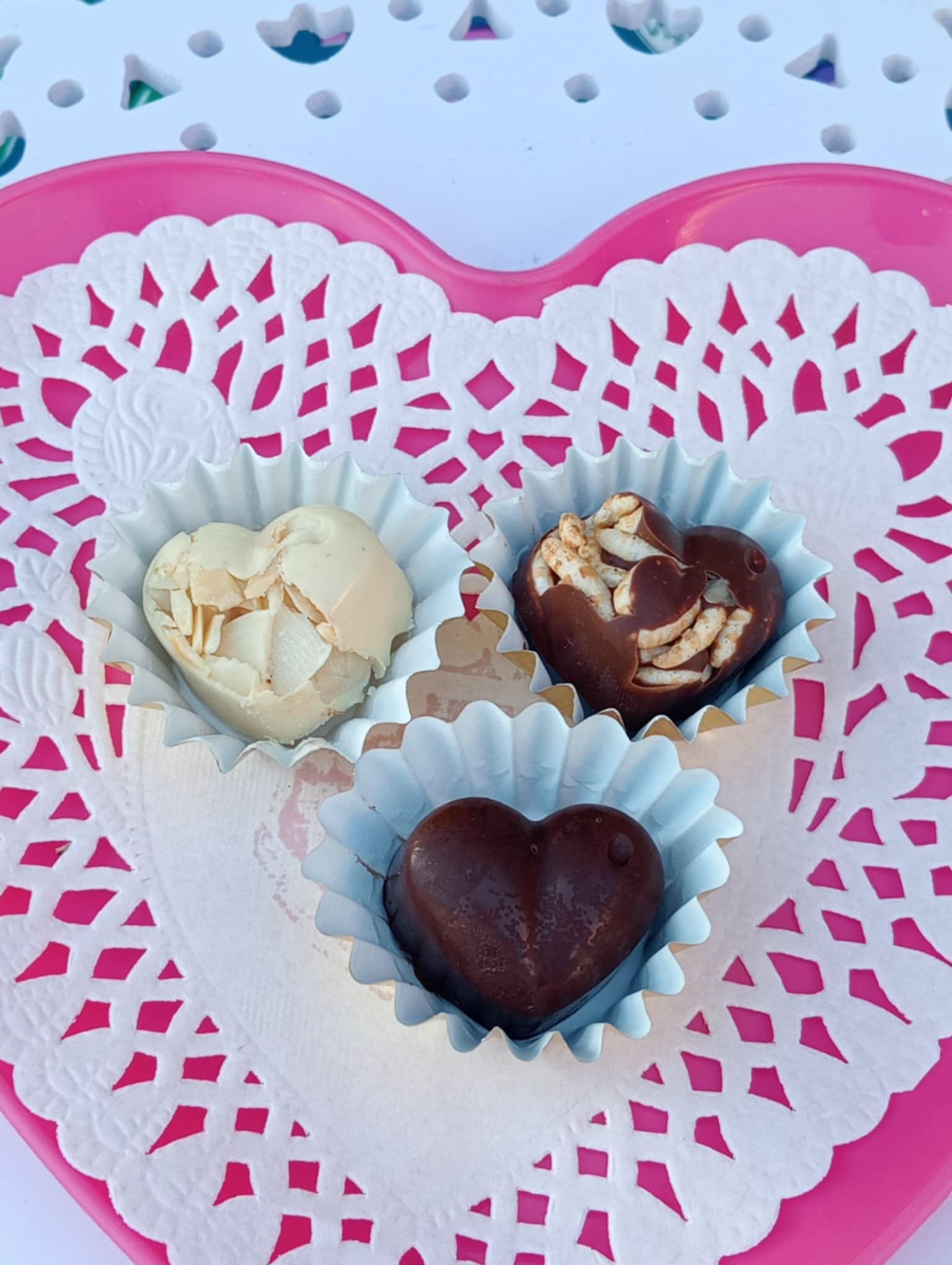 Messenger_creation_B7EE9654-5F99-4013-895C-38DE826432B2 Corazones de chocolate s/azúcar (3pzas)