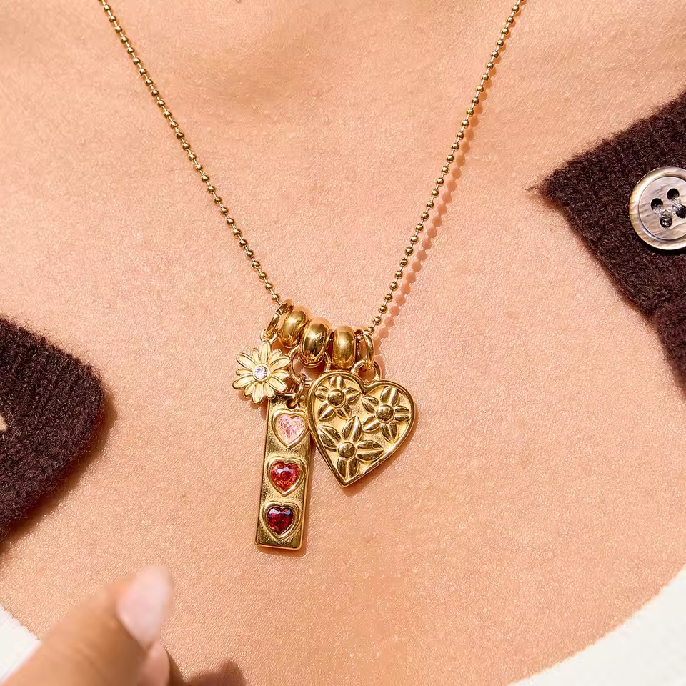 IMG_4136 Collar dijes corazón