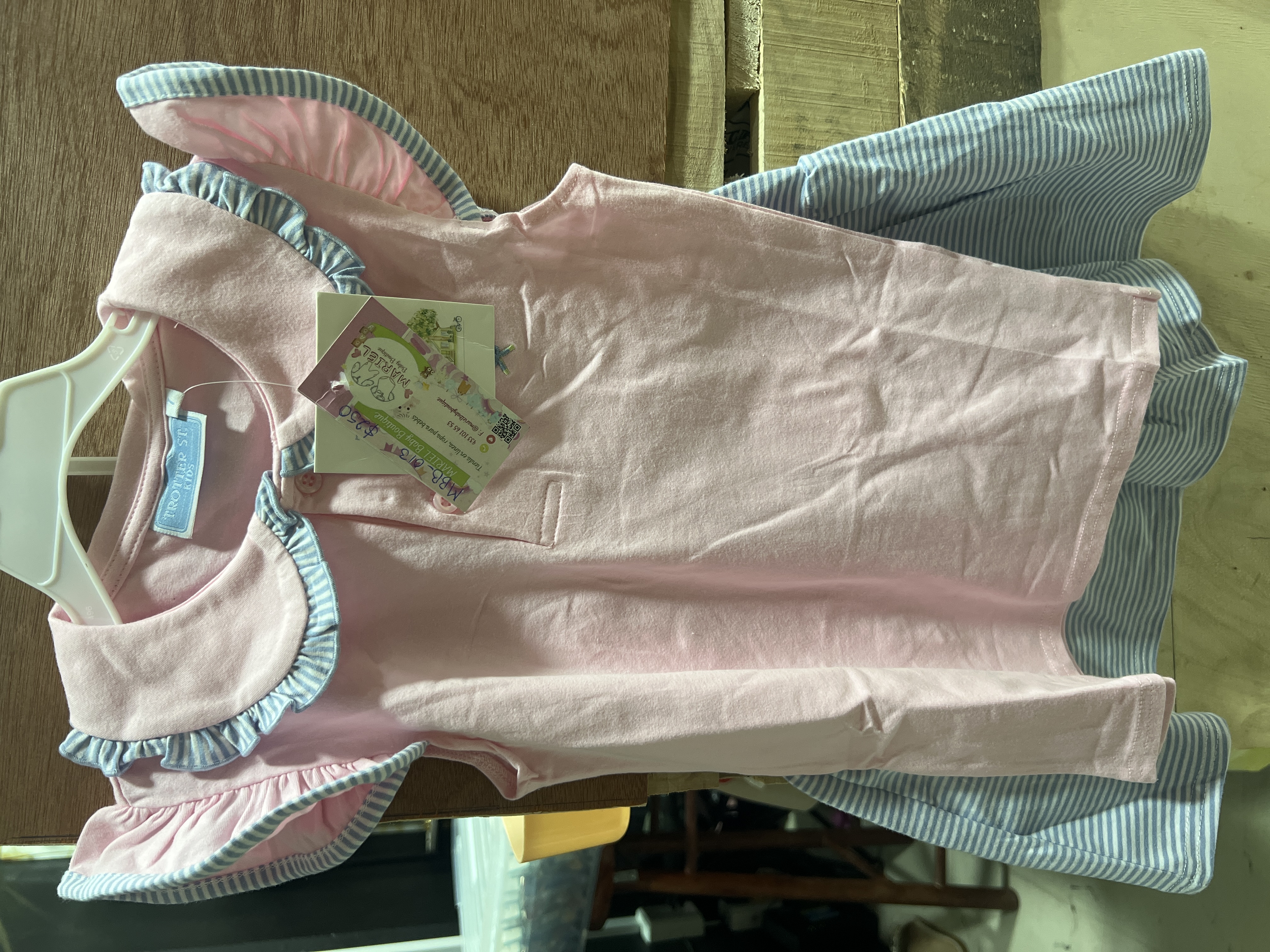 image Conjunto niña rosa con azul de falda