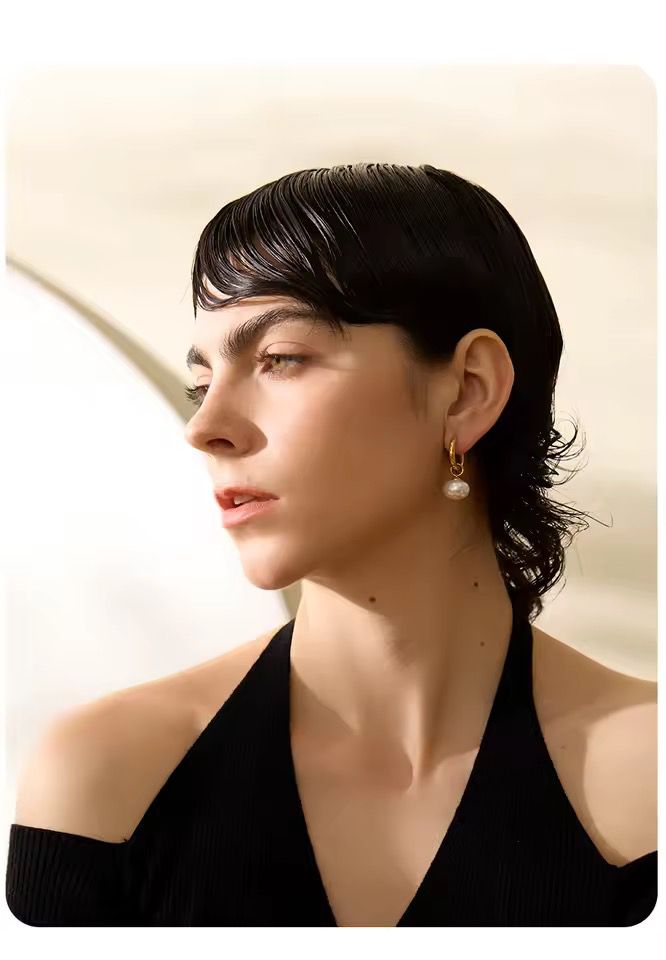 Aretes perla Huggies dorado