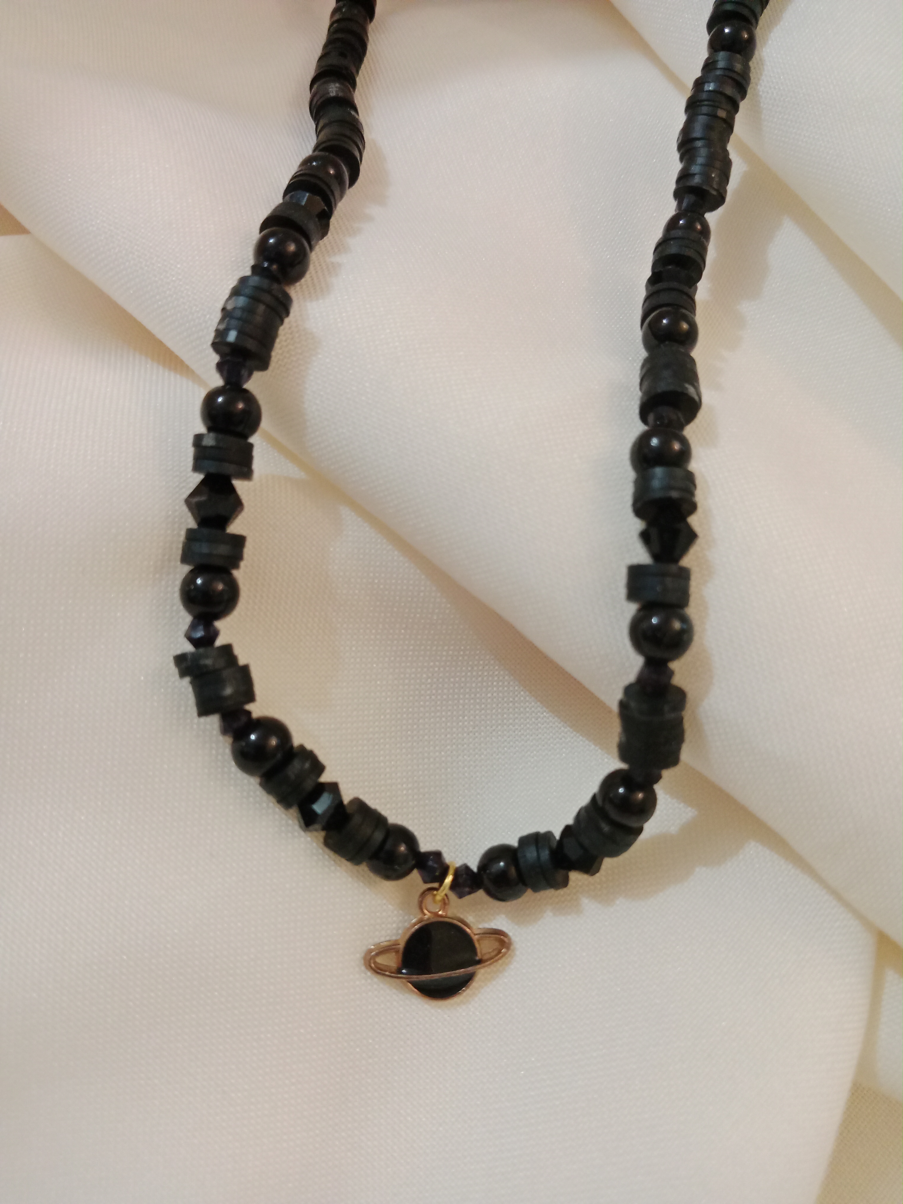 Collar planeta Negro