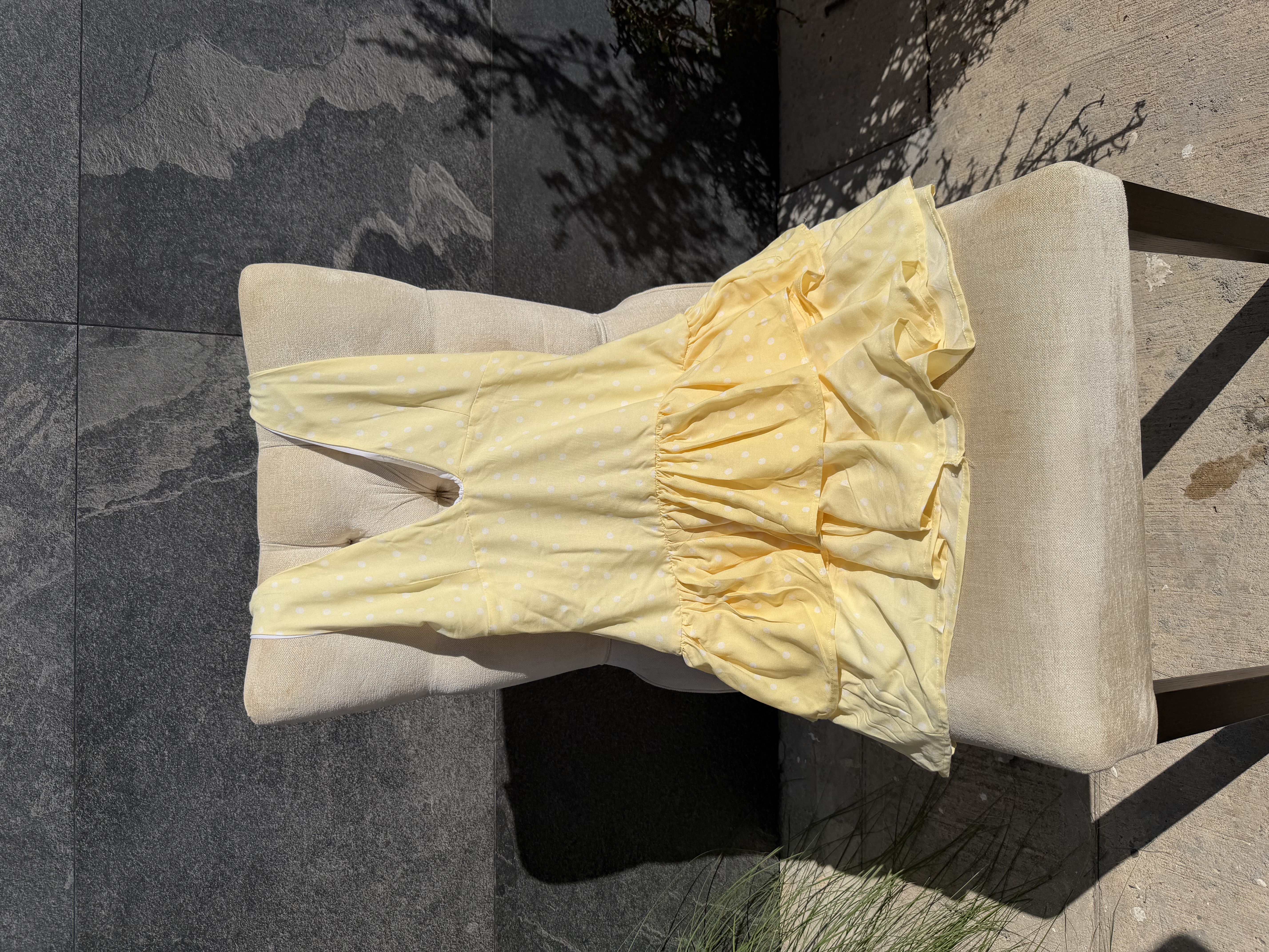 Vestido amarillo de olanes