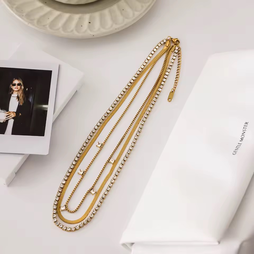 Collar triple caída brillos cuadro