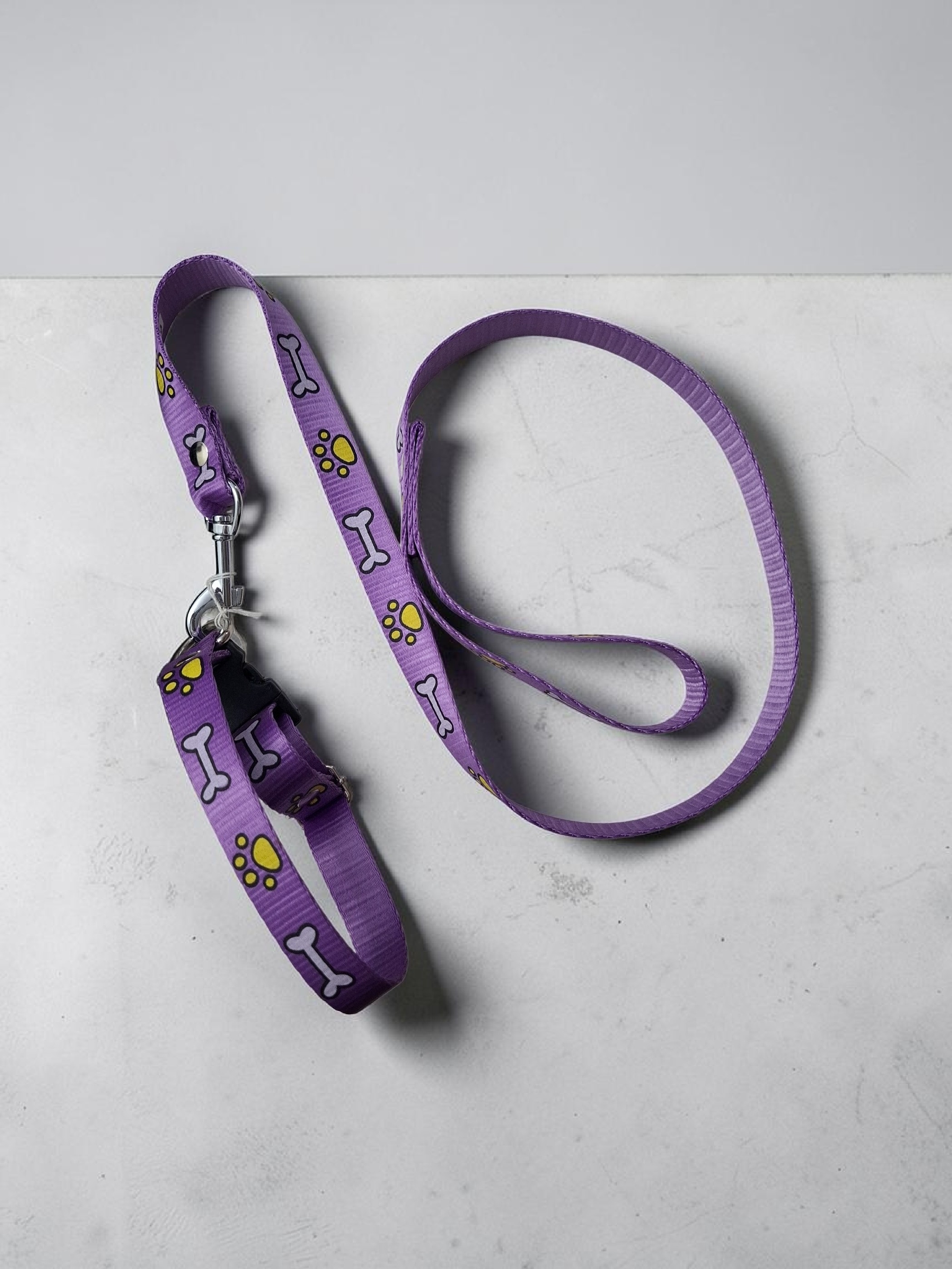 Correa para mascota ccon collar estampada color morado