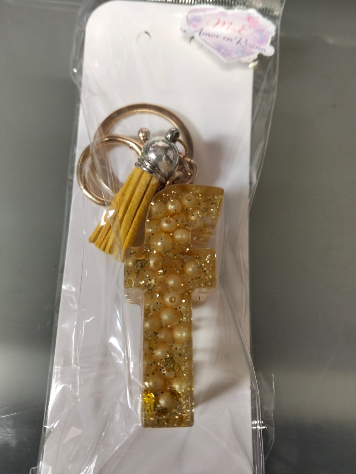 Llavero en resina de Letra F