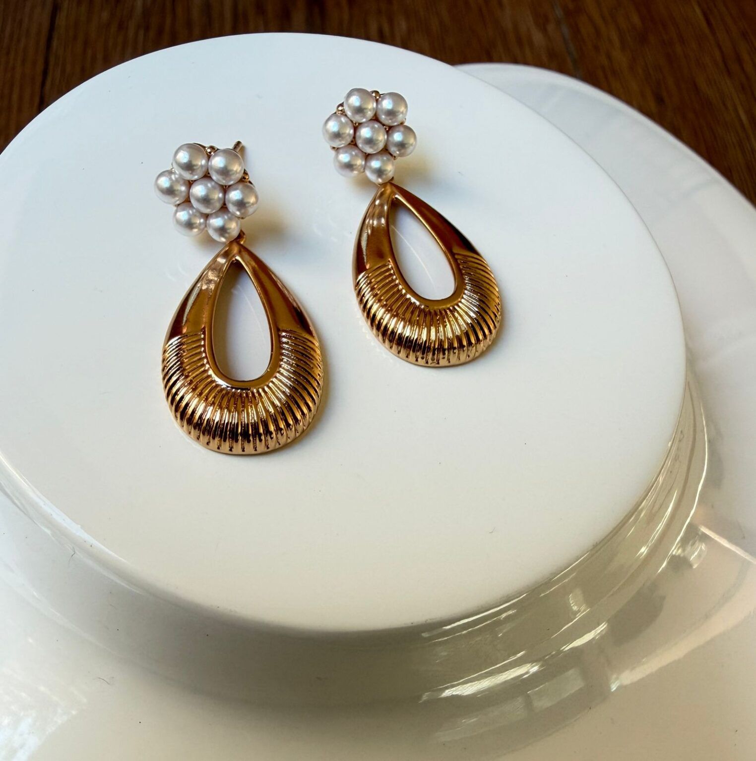 IMG_2639 Aretes largos con flor de perlas