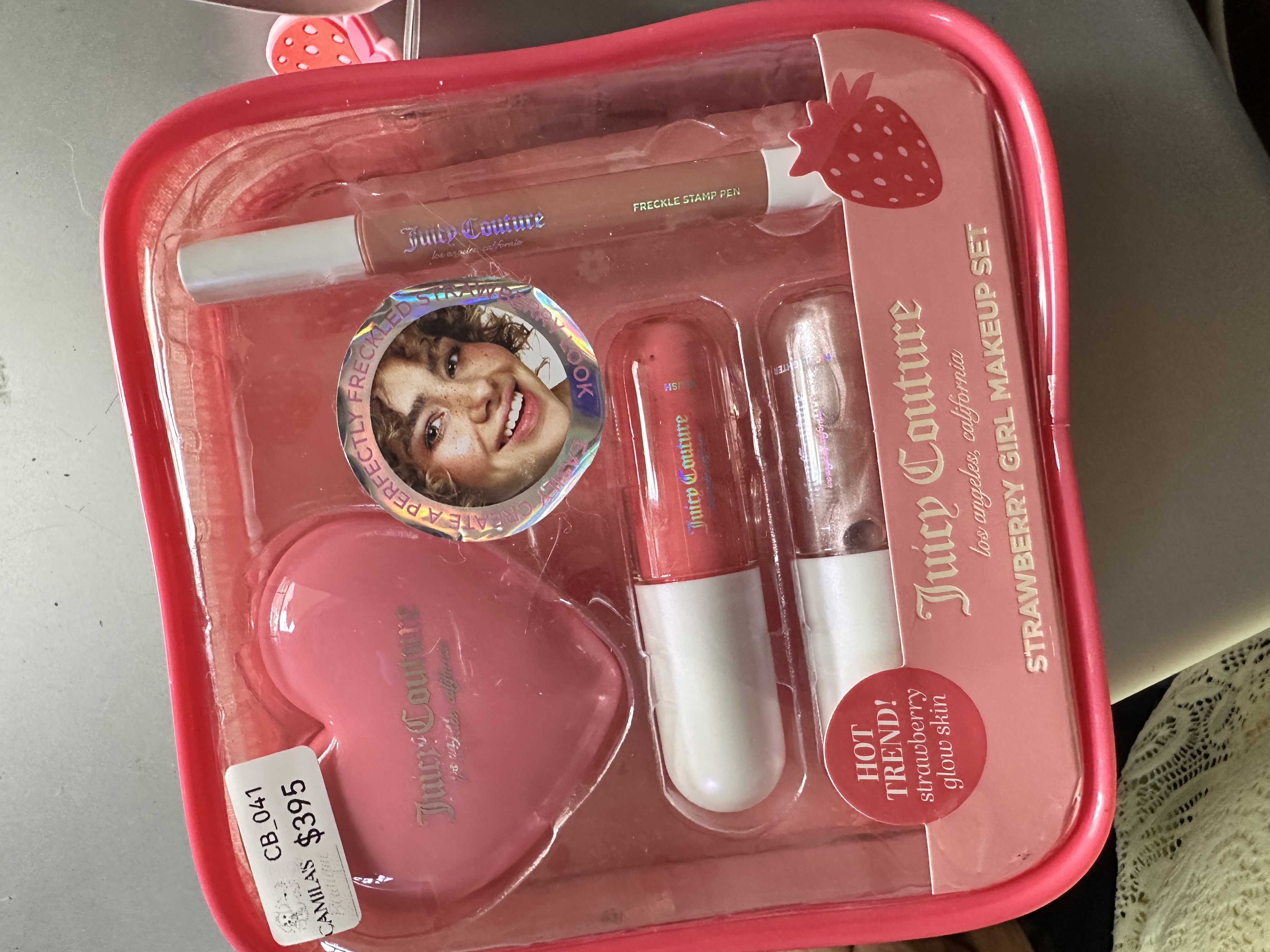 IMG_8534 Set maquillaje fresa marca Juicy Coiture