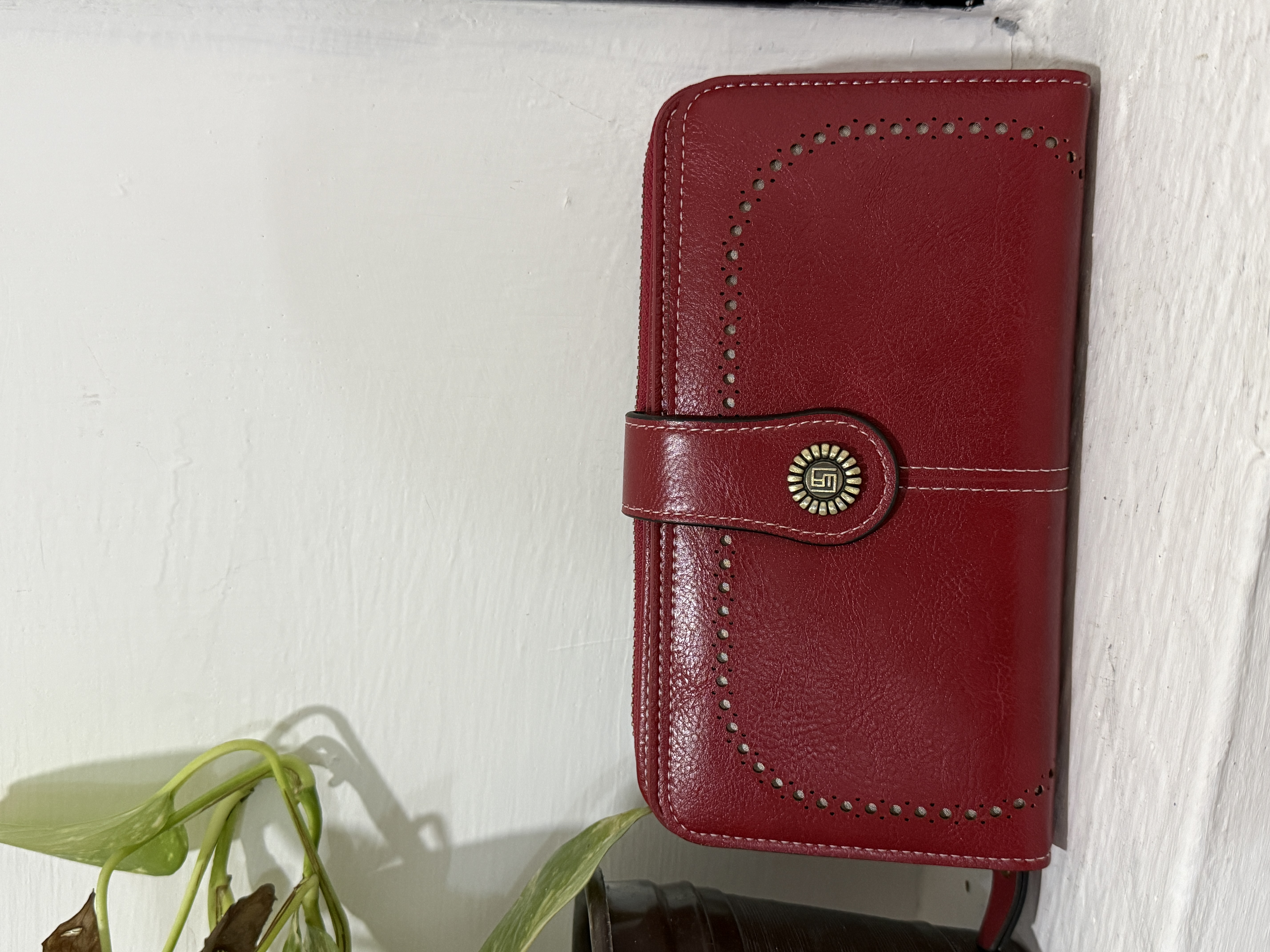 IMG_2538 Cartera Roja Broche Dorado